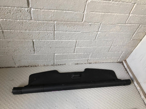 Range Rover Sport Retractable Load Cover in Black L320 2005 to 2013 R04036