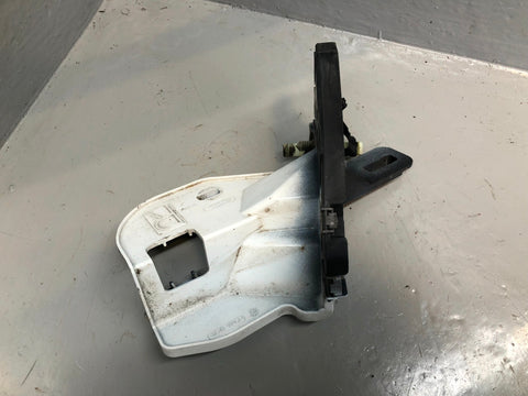 Range Rover Evoque Wing Mount Bracket Off Side BJ32-16A142-AA White L538