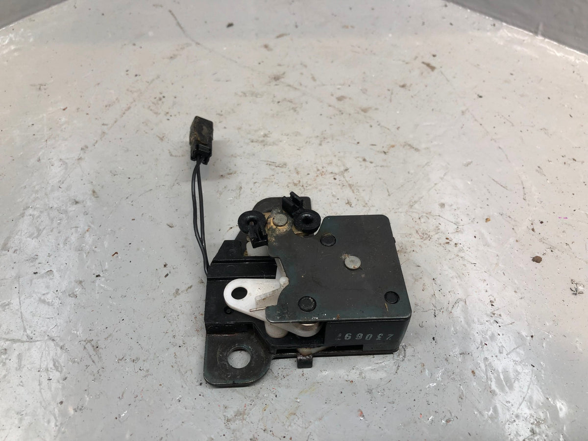 Range Rover P38 Tailgate Actuator Latch Lock Lower 1994 to 2002