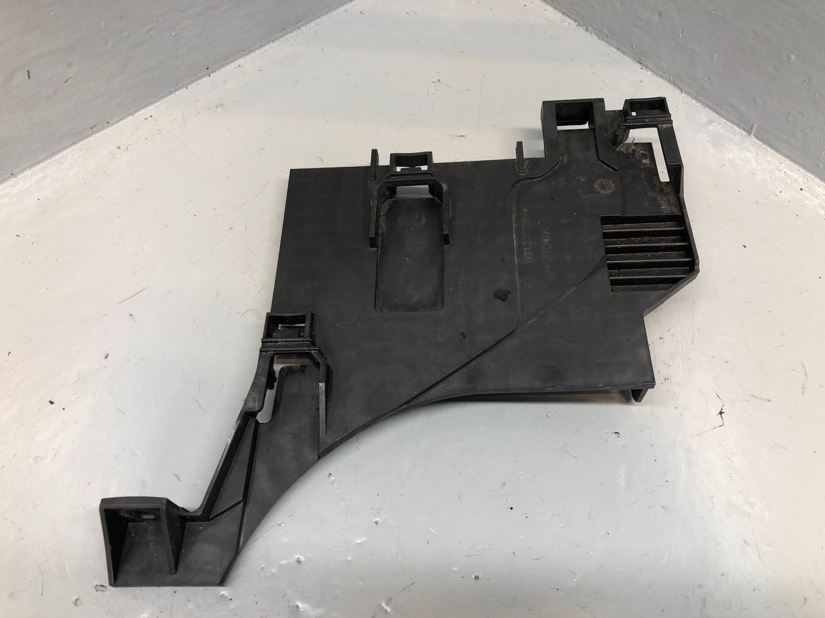 Range Rover Evoque Headlight Bracket Left Side LH 00122222 L538 2016 to 2018