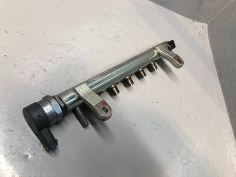 Freelander 2 Fuel Rail and Pressure Sensor 2.2 TD4 9671002980 Land Rover