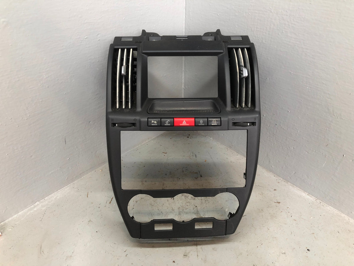 Freelander 2 Centre Dashboard Vents Panel Black Land Rover 2006 to 2011 R02043