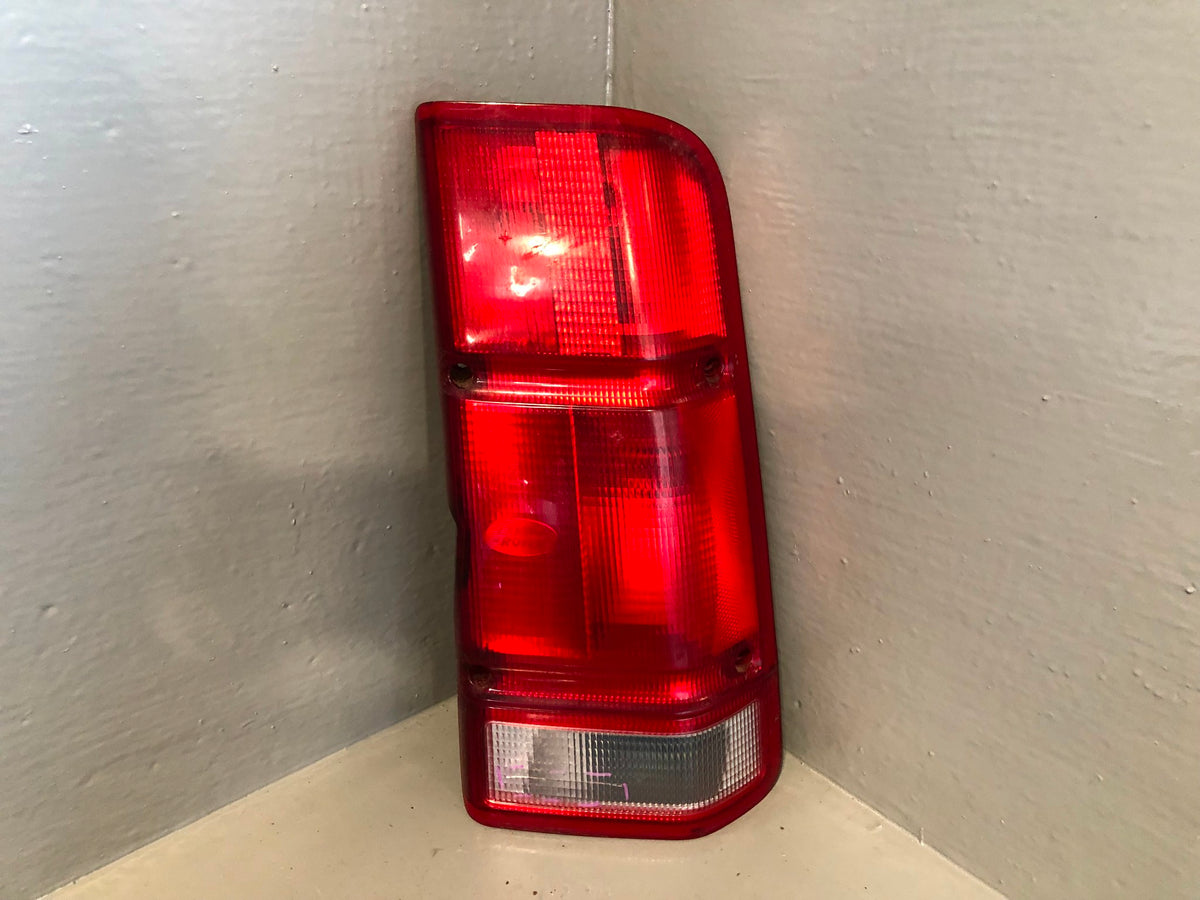 Discovery 2 Rear Tail Light Cluster Upper Pre-Facelift Off Side Rear L06085
