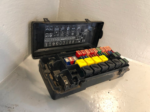 Discovery 2 Fuse Box and Cover Engine Bay YQE000300 Land Rover L06085