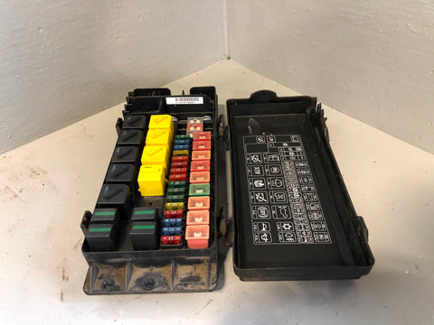 Discovery 2 Fuse Box and Cover Engine Bay YQE000300 Land Rover L06085