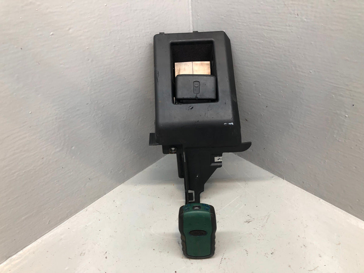 Range Rover L322 Venture Camera with Dash Mounted Charger 2002 to 2010 R08105