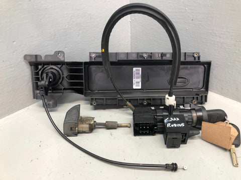 Range Rover L322 Ignition Barrel with Key Lock Set TD6 2002 to 2006 R08105