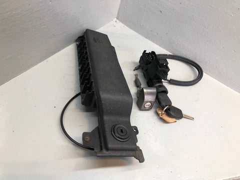 Range Rover L322 Ignition Barrel with Key Lock Set TD6 2002 to 2006 R08105