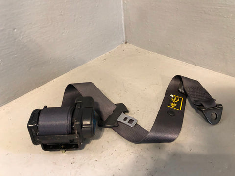 Discovery 2 Seat Belt Centre Rear in Grey Land Rover 1998 to 2002
