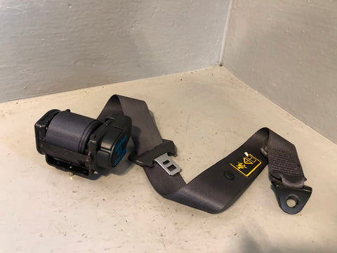 Discovery 2 Seat Belt Centre Rear in Grey Land Rover 1998 to 2002
