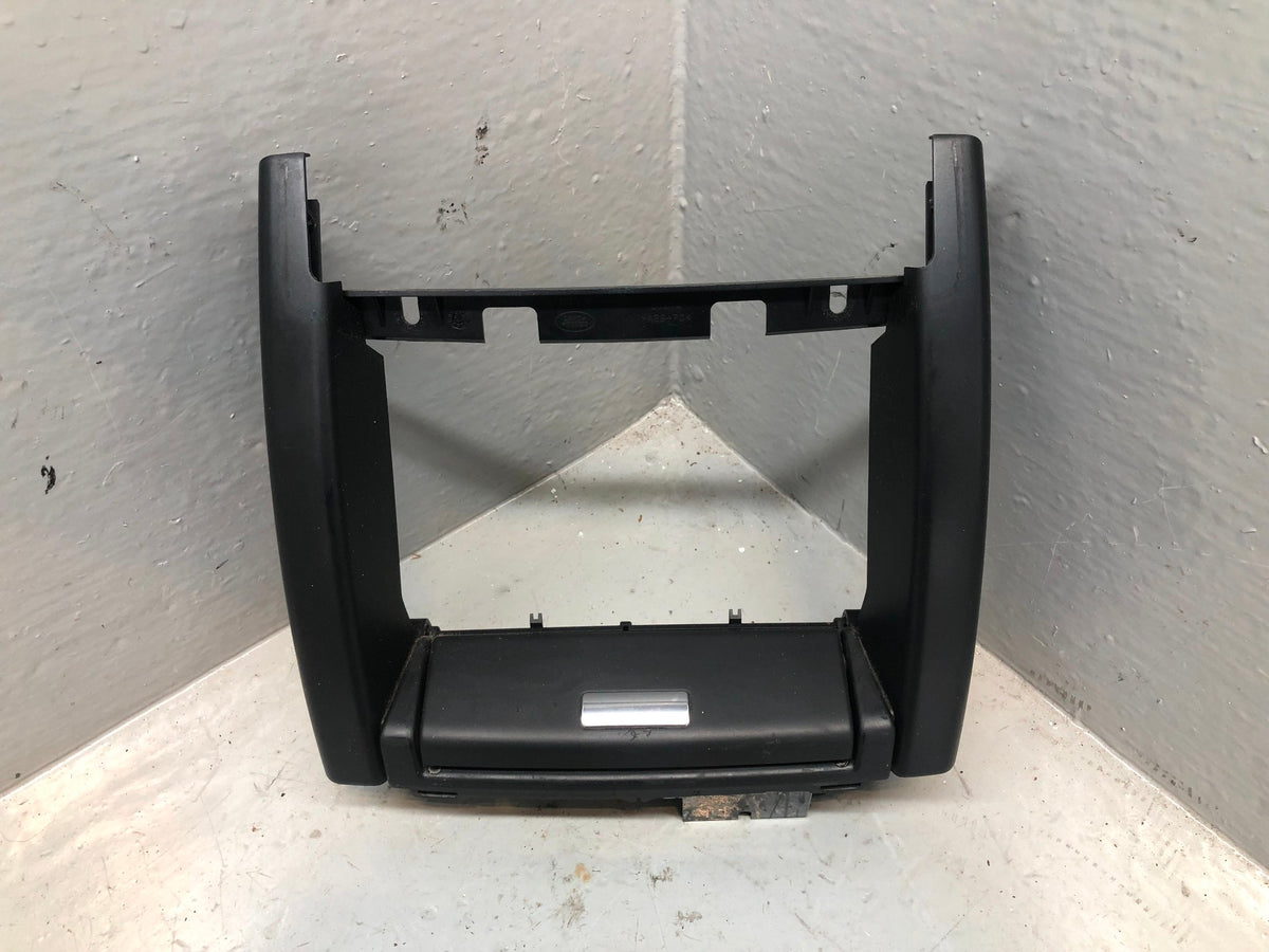 Range Rover L322 Centre Console Rear AV Ports Aux 12v Sockets XVN500020