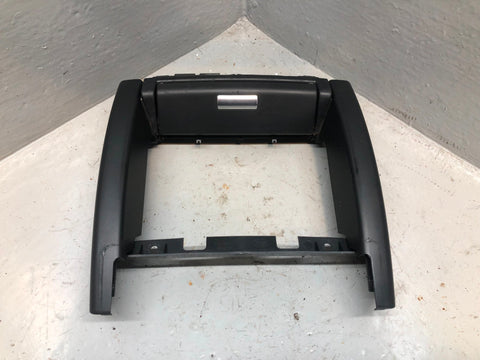 Range Rover L322 Centre Console Rear AV Ports Aux 12v Sockets XVN500020