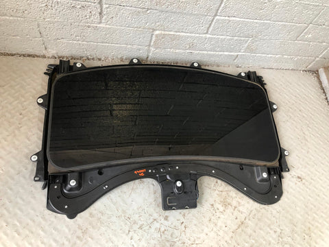 Discovery 4 Sunroof Complete with Motor and Blind Land Rover 2009 to 2016 L10046