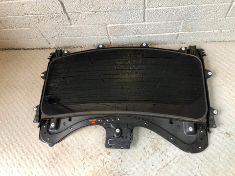 Discovery 4 Sunroof Complete with Motor and Blind Land Rover 2009 to 2016 L10046