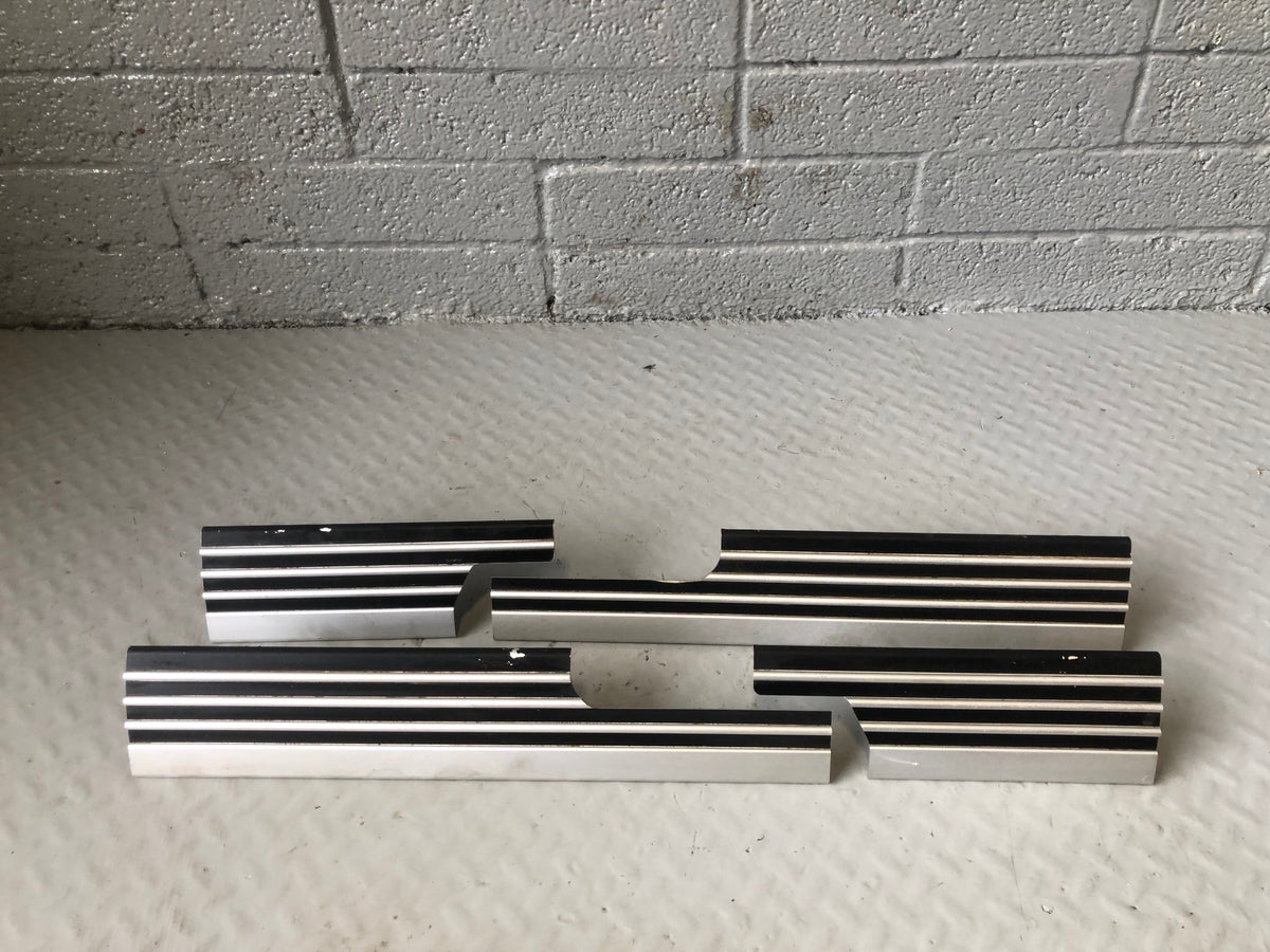 Range Rover L322 Kick Plates Full Set of 4 Aluminium Black 2002 to 2013 R31075
