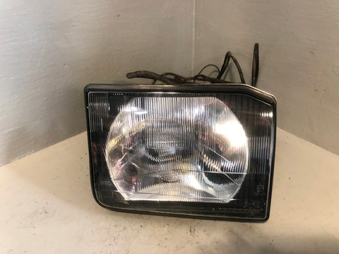 Discovery 2 Headlight Off Side Pre-Facelift XBC105120 Land Rover L06085
