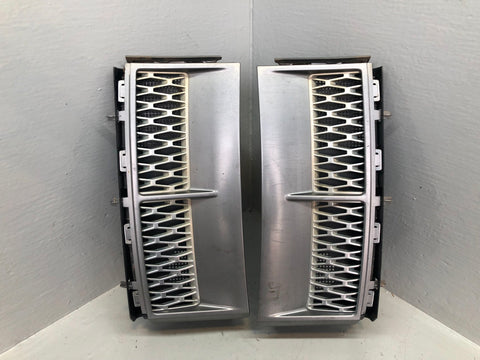 Range Rover L322 Wing Side Grilles Vents Supercharged 2002 to 2009 R08105
