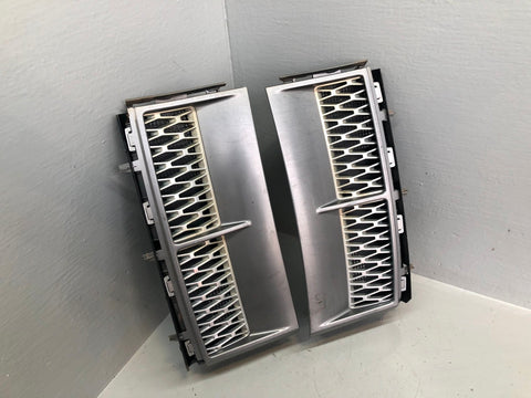 Range Rover L322 Wing Side Grilles Vents Supercharged 2002 to 2009 R08105