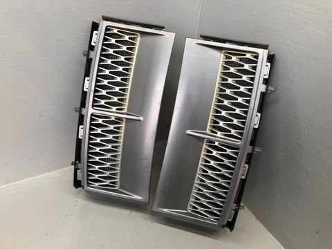 Range Rover L322 Wing Side Grilles Vents Supercharged 2002 to 2009 R08105