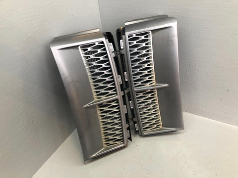 Range Rover L322 Wing Side Grilles Vents Supercharged 2002 to 2009 R08105