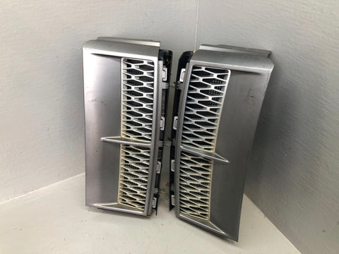 Range Rover L322 Wing Side Grilles Vents Supercharged 2002 to 2009 R08105
