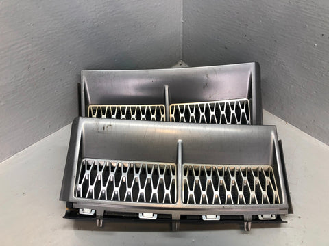 Range Rover L322 Wing Side Grilles Vents Supercharged 2002 to 2009 R08105
