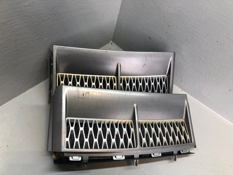 Range Rover L322 Wing Side Grilles Vents Supercharged 2002 to 2009 R08105