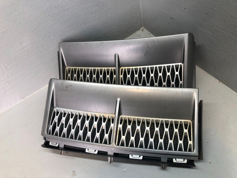 Range Rover L322 Wing Side Grilles Vents Supercharged 2002 to 2009 R08105