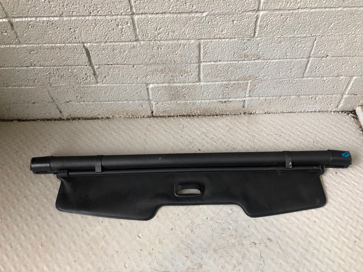 Range Rover Sport Retractable Load Cover in Black L320 2005 to 2013 L15105