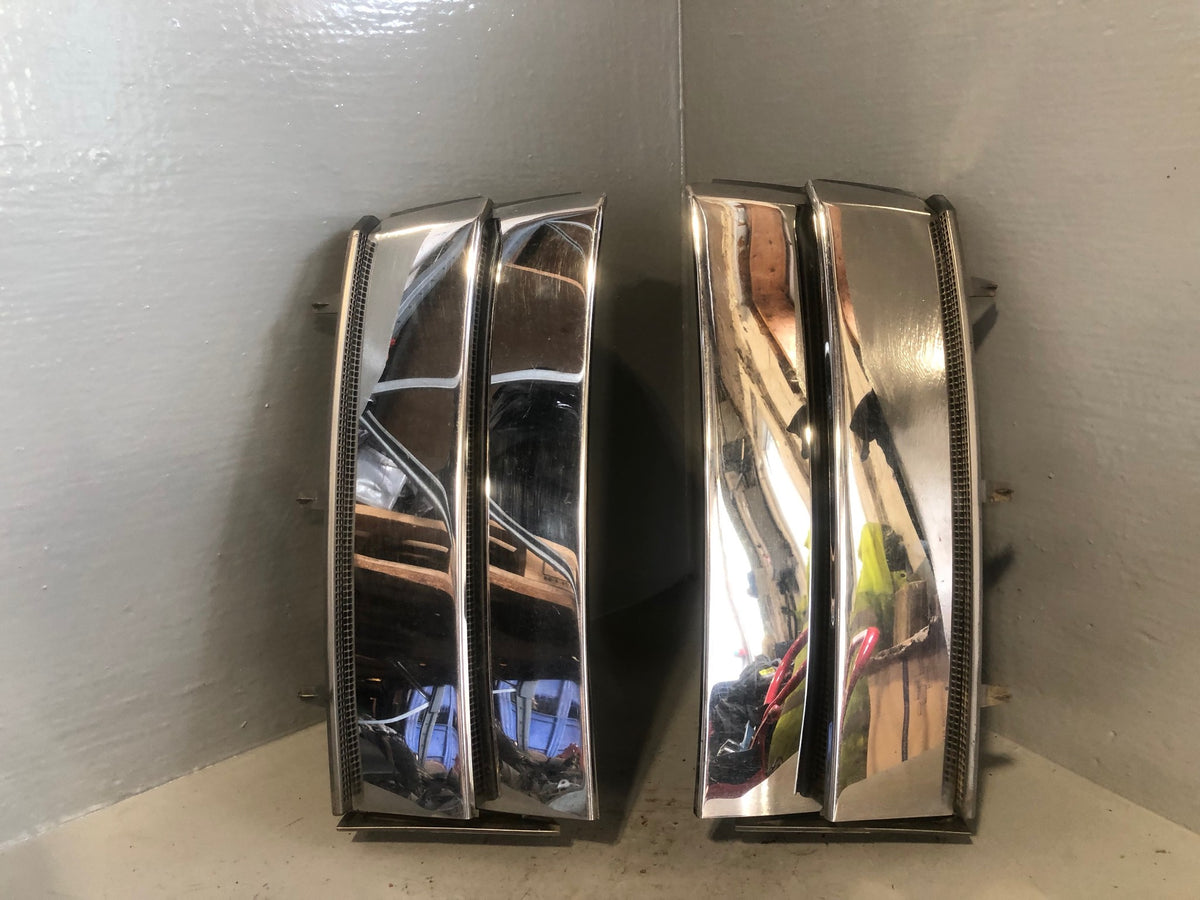 Range Rover L322 Wing Side Grille Vents Chrome Pair 2002 to 2013 R31075