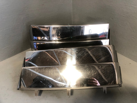 Range Rover L322 Wing Side Grille Vents Chrome Pair 2002 to 2013 R31075