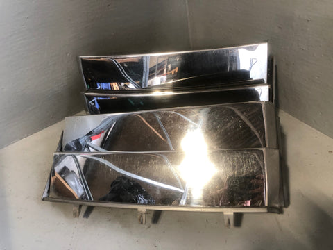 Range Rover L322 Wing Side Grille Vents Chrome Pair 2002 to 2013 R31075