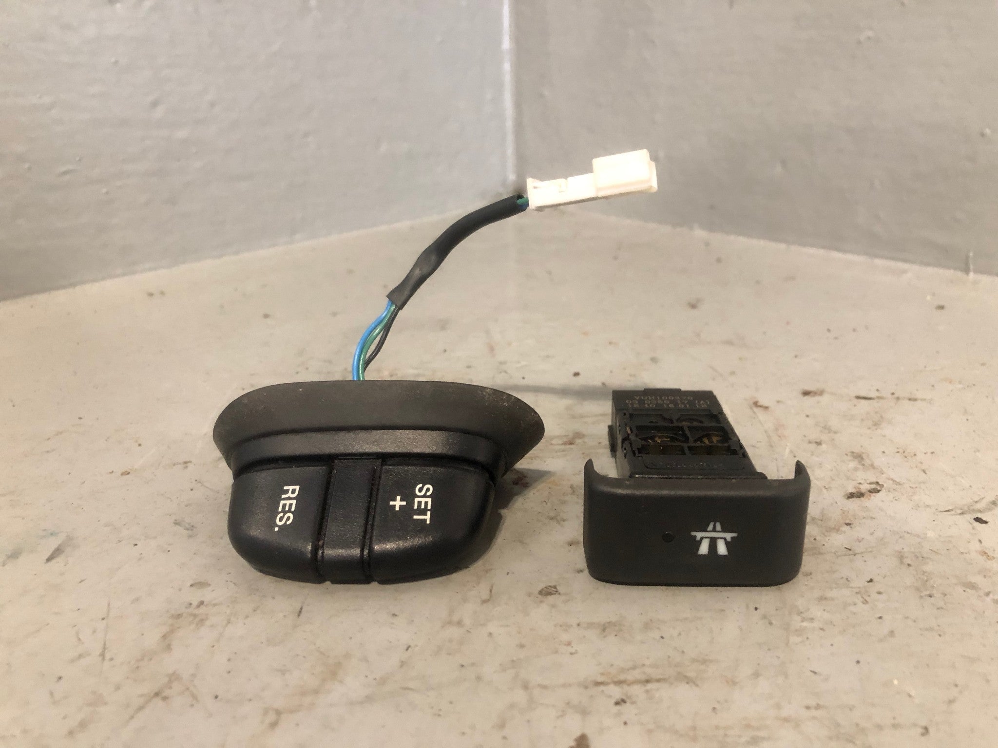 Cruisecontrol Rocker Switch Discovery 2 Cruise Control Toggle Switch Steering Wheel Land Rover 199 ...