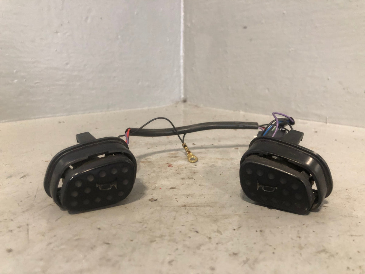 Discovery 2 Horn Button Pair x 2 Buttons with Loom 1998 to 2004 Land Rover