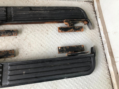 Discovery 3 4 Side Steps Pair Of Black Land Rover 2004 to 2014 L10046