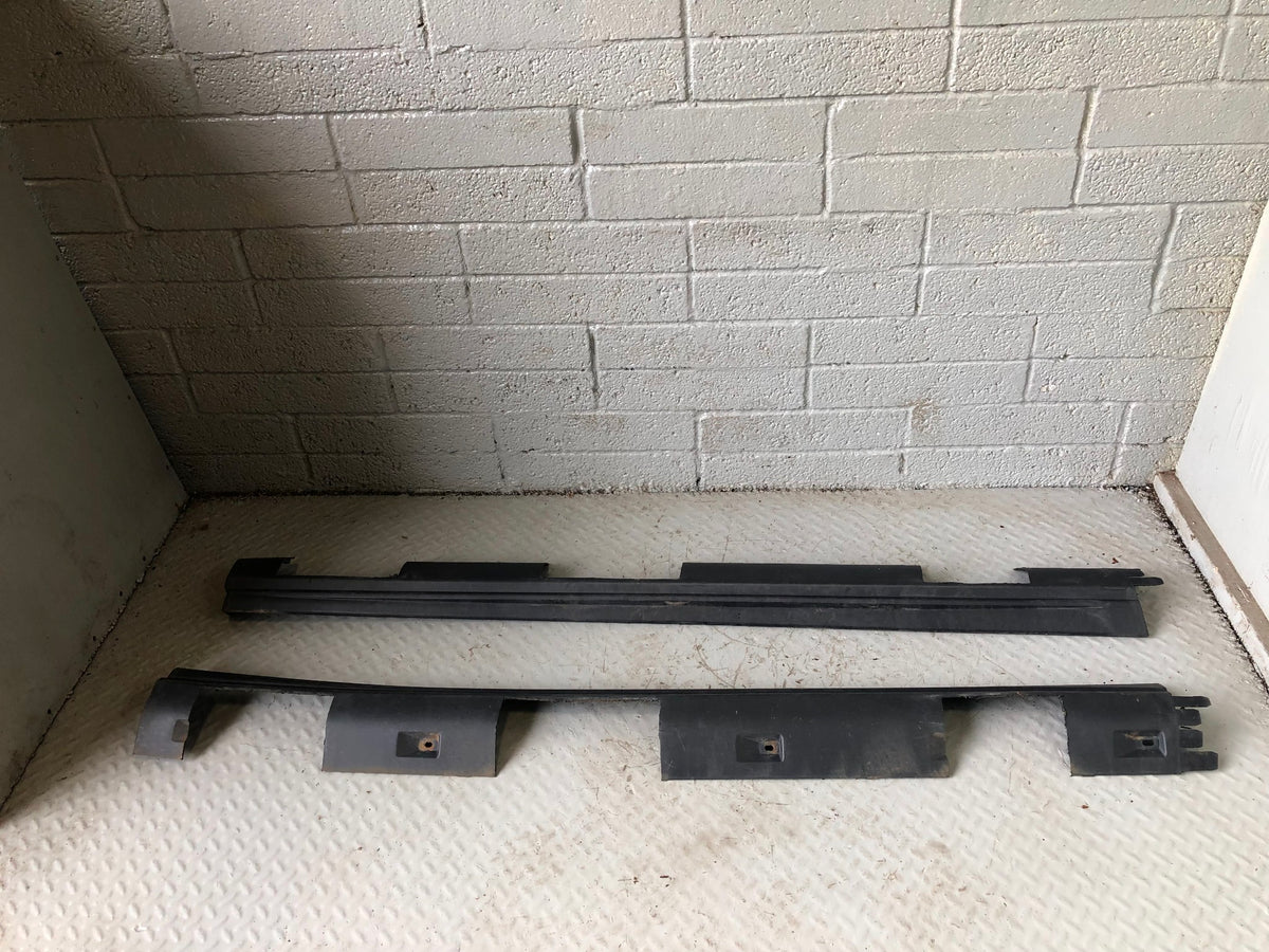 Discovery 3 or 4 Sill Trim Cover Protector Pair Land Rover 2004 to 2014 L10046