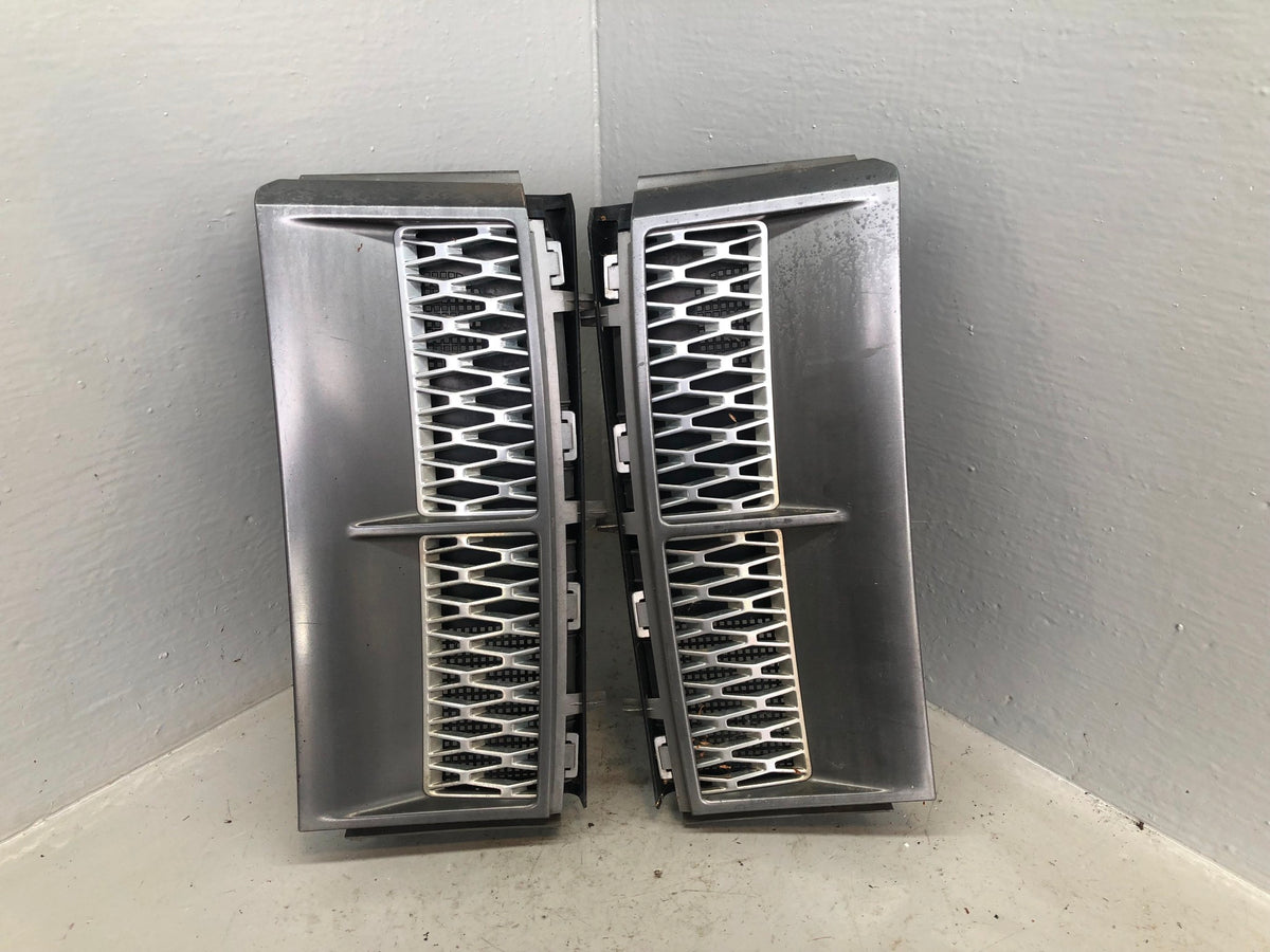 Range Rover L322 Wing Side Grilles Vents Supercharged 2002 to 2009 K11056