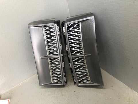 Range Rover L322 Wing Side Grilles Vents Supercharged 2002 to 2009 K11056