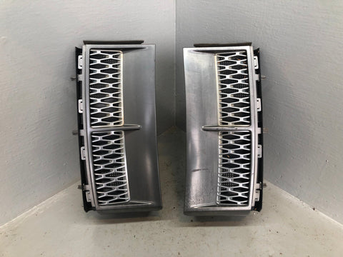 Range Rover L322 Wing Side Grilles Vents Supercharged 2002 to 2009 K11056