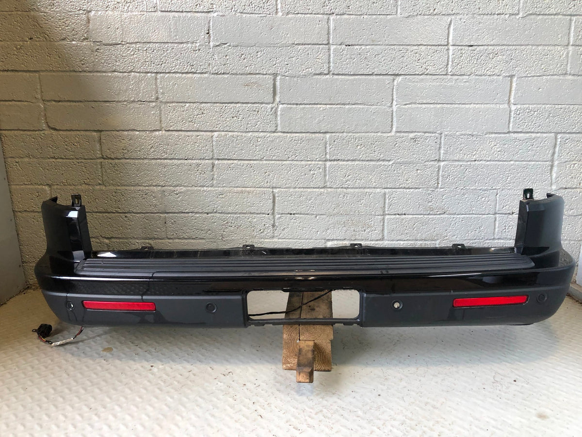 Discovery 4 Rear Bumper with Reflectors Santorini Black Land Rover K30095