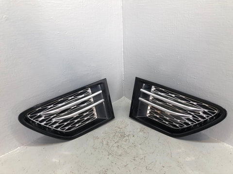Range Rover Sport Wing Vents Pair L320 in Black and Silver Facelift 2005 to 2013
