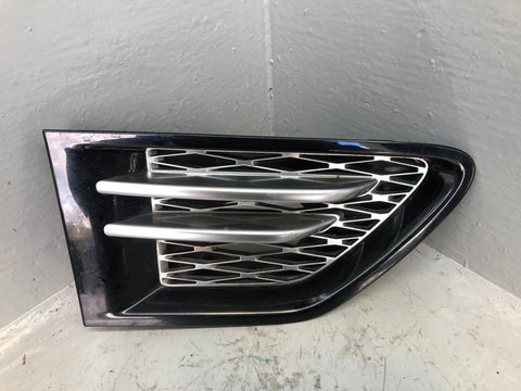 Range Rover Sport Wing Vents Pair L320 in Black and Silver Facelift 2005 to 2013