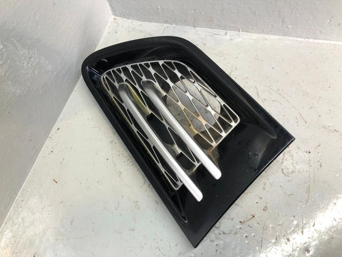 Range Rover Sport Wing Vents Pair L320 in Black and Silver Facelift 2005 to 2013