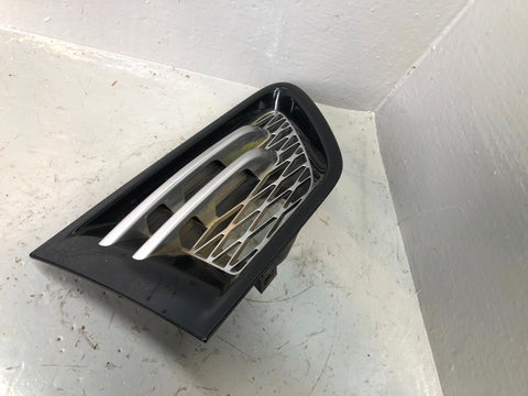 Range Rover Sport Wing Vents Pair L320 in Black and Silver Facelift 2005 to 2013