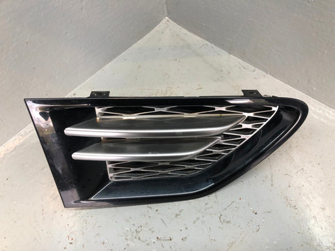 Range Rover Sport Wing Vents Pair L320 in Black and Silver Facelift 2005 to 2013
