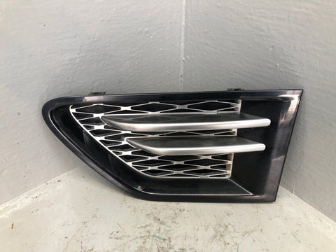Range Rover Sport Wing Vents Pair L320 in Black and Silver Facelift 2005 to 2013