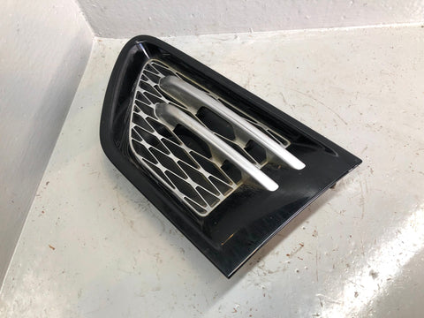 Range Rover Sport Wing Vents Pair L320 in Black and Silver Facelift 2005 to 2013