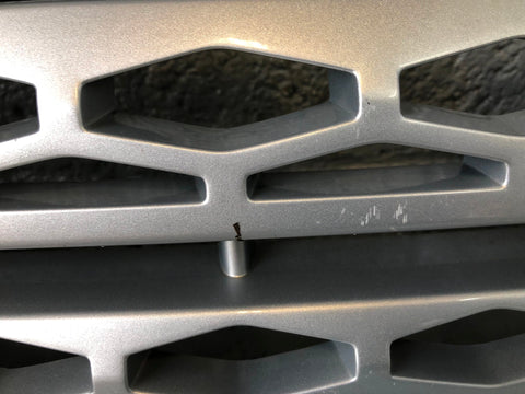 Discovery 4 Grille Front Santorini Black Land Rover 2009 to 2016 K30095