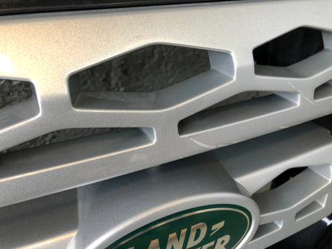 Discovery 4 Grille Front Santorini Black Land Rover 2009 to 2016 K30095