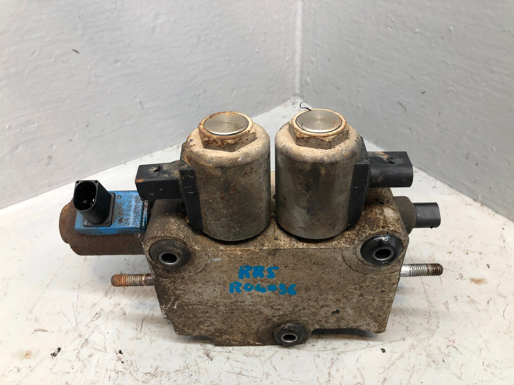 Range Rover Rqv500050 Range Rover Sport ARC ACE Anti Roll Valve Block RVH500090 Land Rover L ...